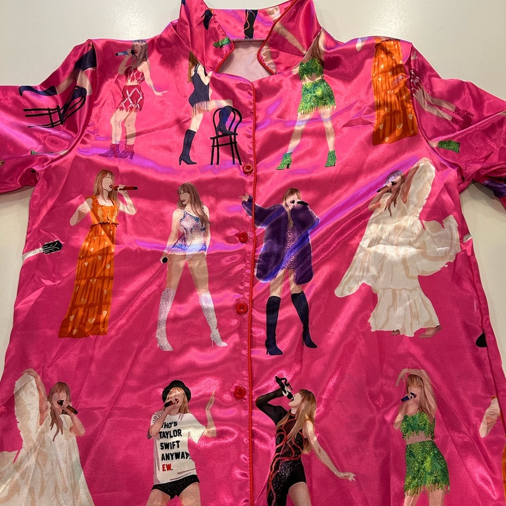 Taylor Swift satin – like pajama set!